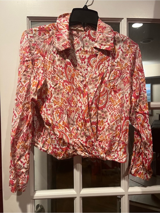 Christian Siriano Tops - Christian Siriano Red and Pink Paisley Button-Front Blouse